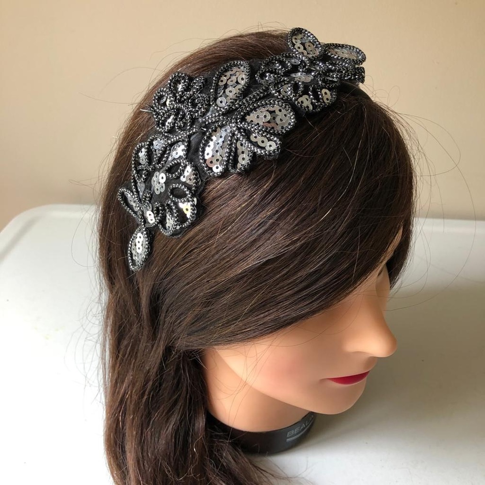 NWOT Beautiful sequinned headbands